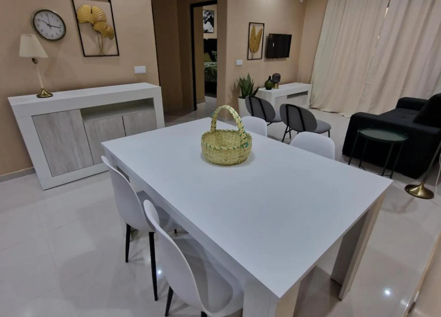 Zahma Apartments プライア